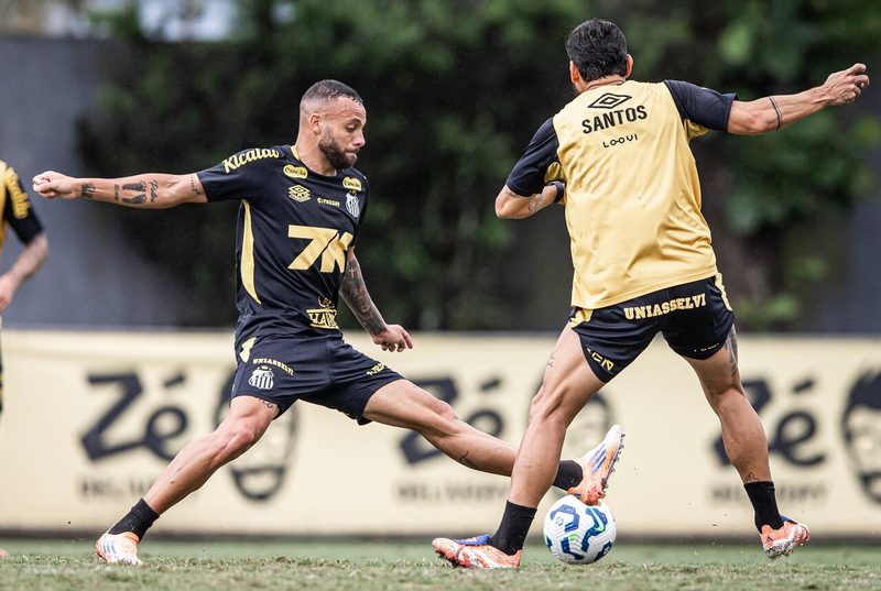 Vojvoda testa novas formações no Santos antes do confronto contra o Fortaleza