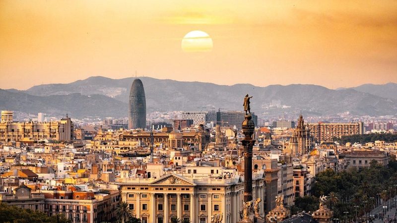 Temperaturas inusuales y viento fuerte marcan el clima en Catalunya este 21 de octubre