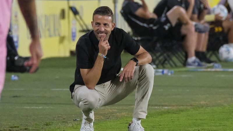 Luis García lidera a UD Las Palmas hacia el ascenso directo con una defensa imbatible