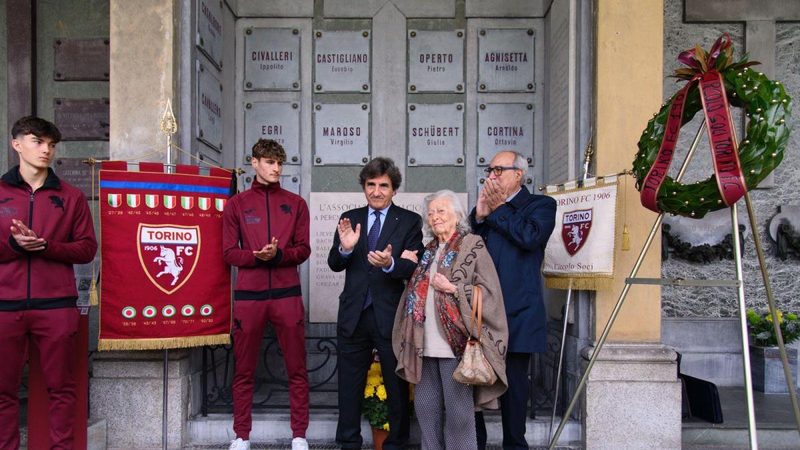 Il Torino ricorda i Caduti di Superga con una toccante cerimonia al cimitero monumentale