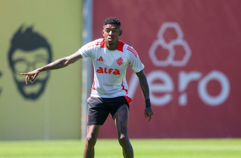 Vitão se recupera e pode retornar como titular no Internacional contra o Atlético