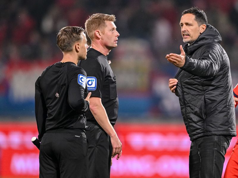Toppmöller kritisiert Schiedsrichter nach umstrittenem Treffer