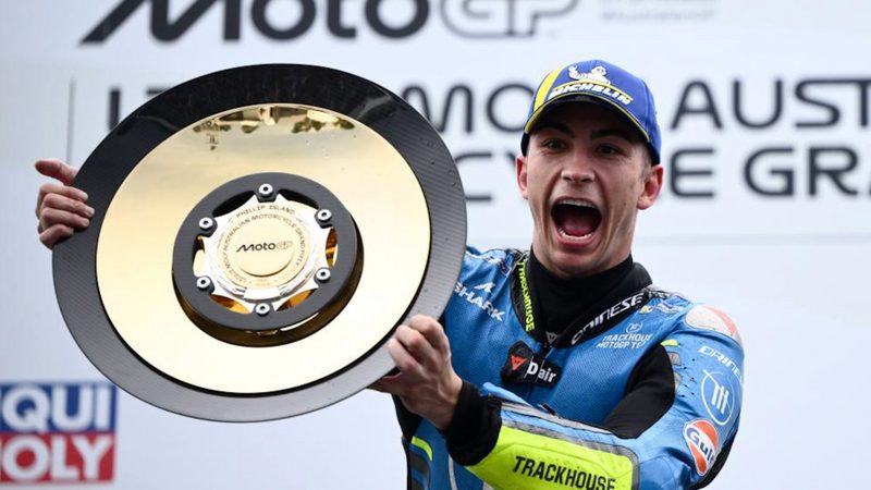 Raúl Fernández logra su primera victoria en MotoGP en Australia