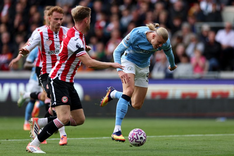 Manchester City triunfa sobre Brentford com gol de Haaland e avança na tabela
