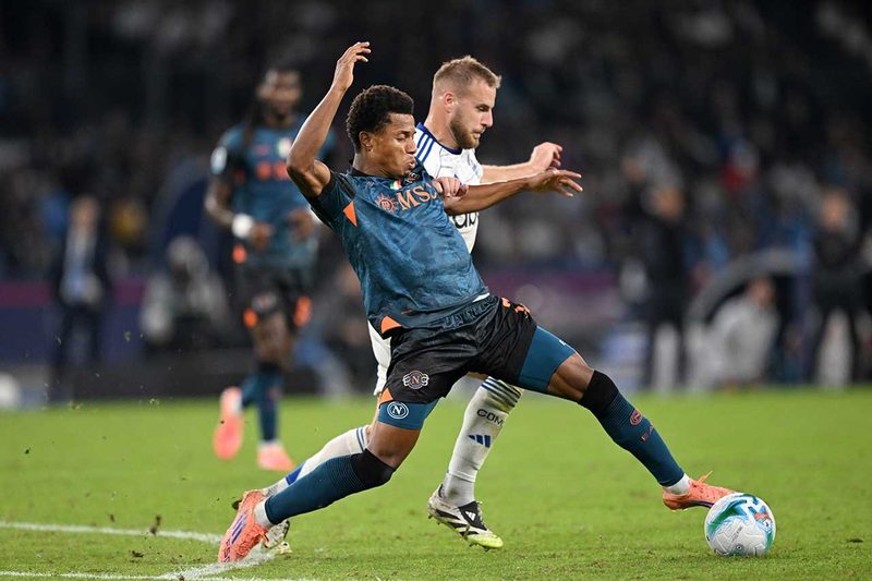 Napoli empata em casa e vê Roma ameaçar liderança no Campeonato Italiano