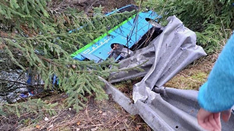 Incidente scuolabus in Valtellina: quattro minorenni feriti e autista grave