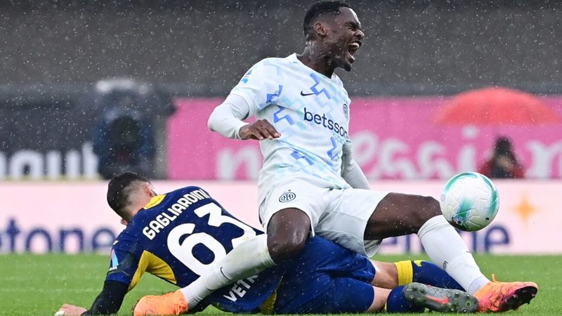 Inter Mailand sichert sich späten Sieg bei Hellas Verona mit Eigentor