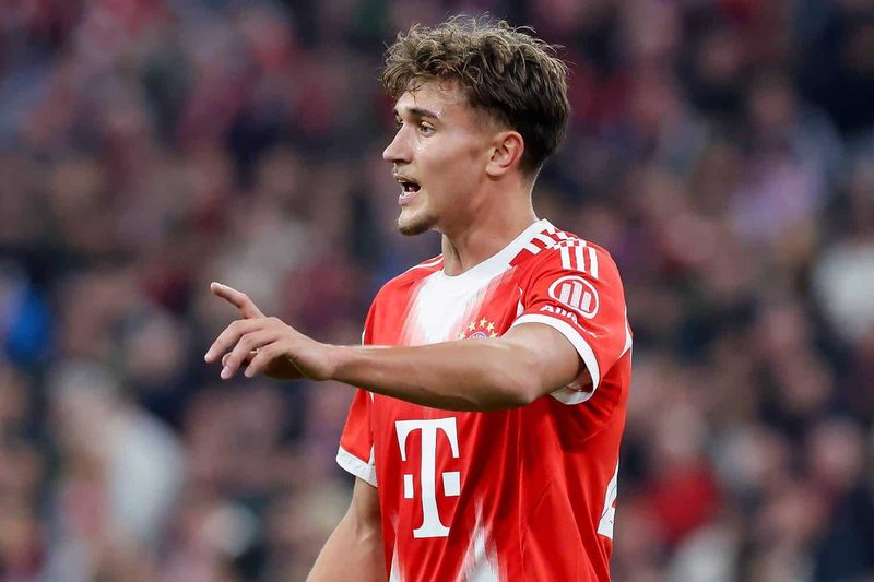 Von der Mittelfeldzentrale zur Abwehr: Bischof über seine neue Rolle beim FC Bayern
