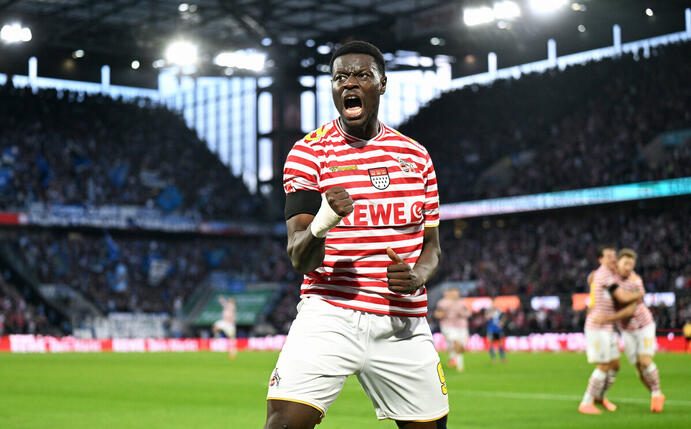 Spannender Bundesliga-Kampf: 1. FC Köln führt zur Halbzeit gegen den HSV 1:0