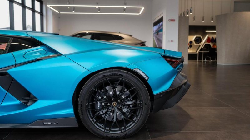 Inaugurato a Torino il nuovo showroom Lamborghini: un trionfo di passione e innovazione