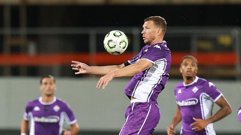 Fiorentina e Lecce si sfidano: Dzeko guida l'attacco viola, Di Francesco sorprende