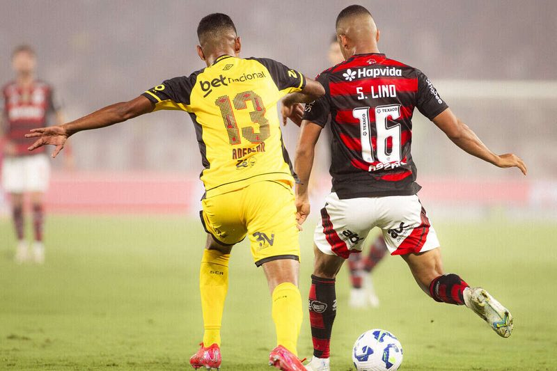 Samuel Lino reencontra o caminho das assistências e brilha na vitória do Flamengo
