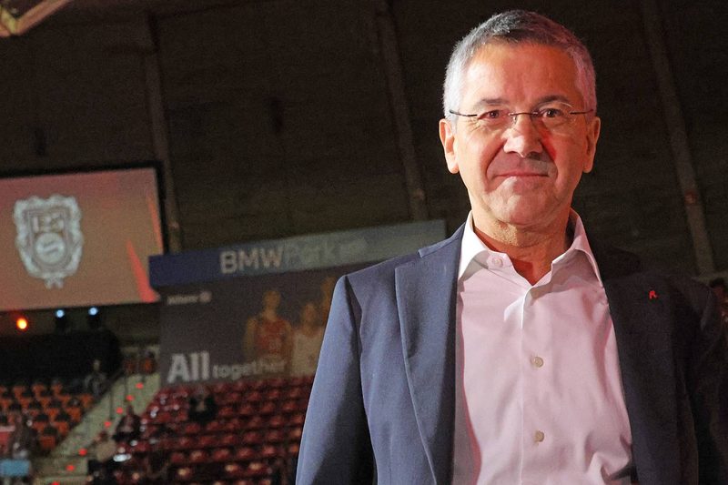 Herbert Hainer fordert Dayot Upamecano zur Vertragsverlängerung auf der JHV