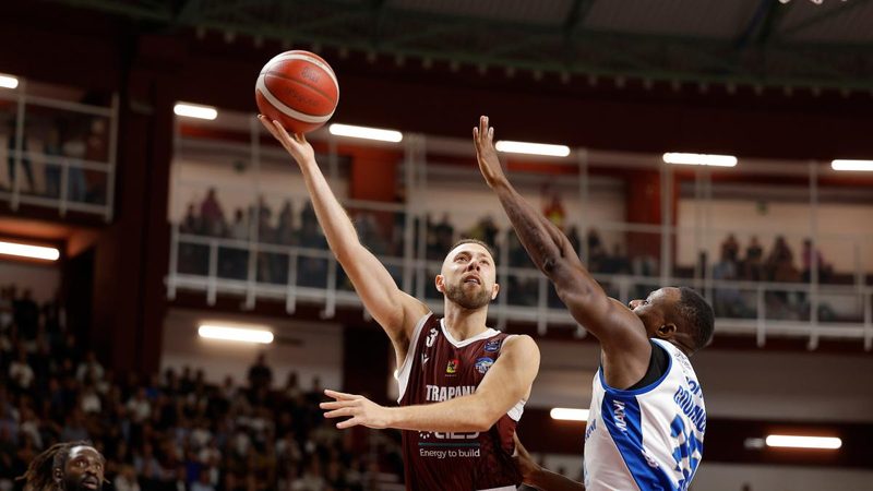 Trapani sorprende Brescia, Cantù trionfa nel derby e Venezia conquista il Palataliercio