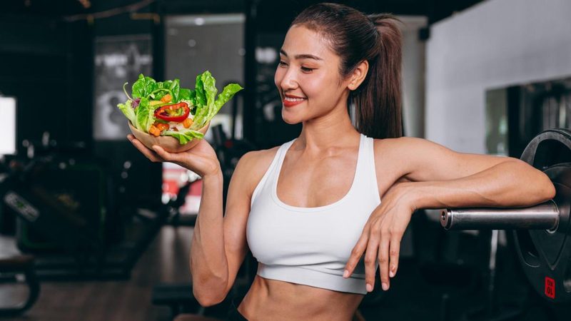 Strategie alimentari per chi si allena in palestra di sera