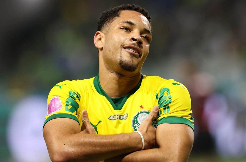 Vitor Roque é convocado e desfalca o Palmeiras em clássico contra o Santos