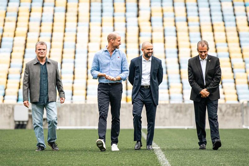 Príncipe William é recebido no Maracanã em evento sobre sustentabilidade