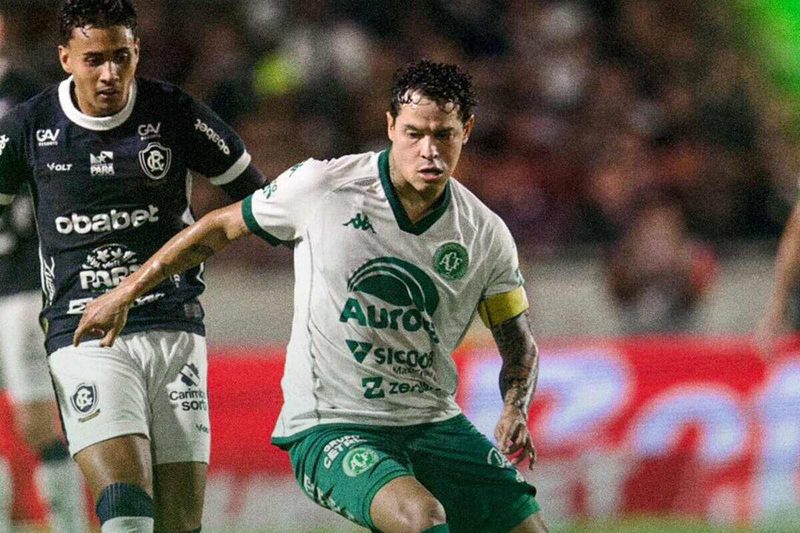 Chapecoense arranca empate no último minuto e frustra festa do Remo na Série B