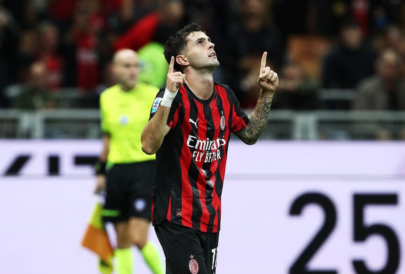Il Milan punta a blindare Leao mentre Pulisic resta in stand-by