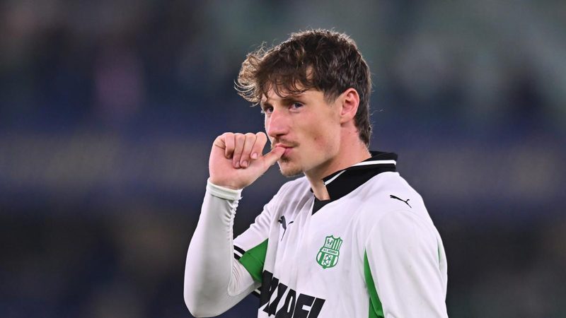 Pinamonti sfida il Genoa: emozioni e rivalità in una partita cruciale