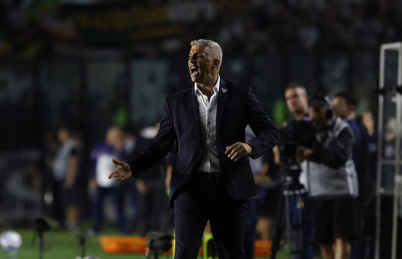 Crespo elogia Diniz após vitória do São Paulo sobre o Vasco: 'Espírito de luta foi chave'