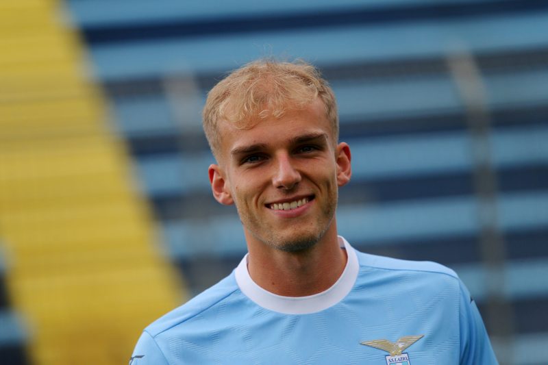 Lazio e Cagliari si sfidano per punti cruciali: le probabili formazioni