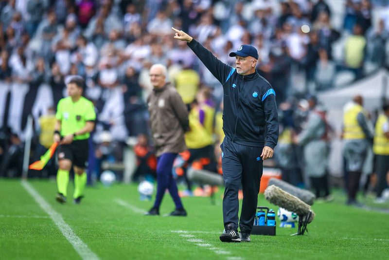 Grêmio se afasta da Libertadores após nova derrota e precisa urgentemente de consistência