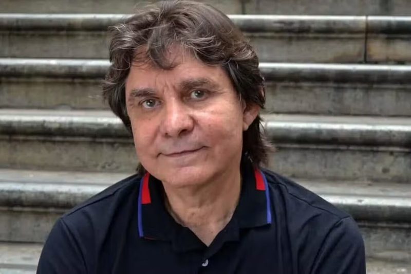 Atlético e Cruzeiro prestam homenagens emocionantes ao cantor Lô Borges