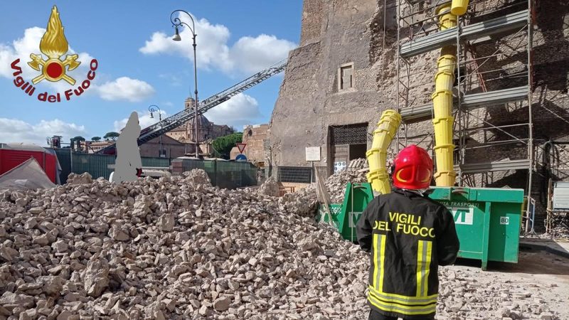 Crollo della Torre dei Conti a Roma: feriti tra gli operai durante i lavori