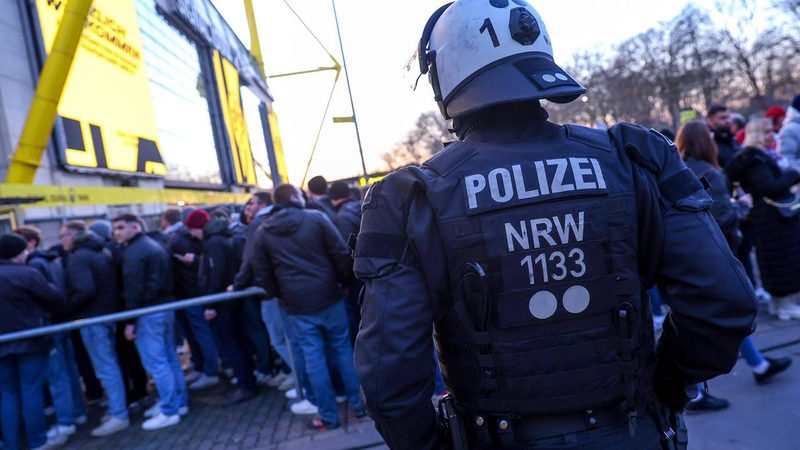 Stadionsicherheit im Fokus: DFB und DFL unter Druck durch Politik und Fans