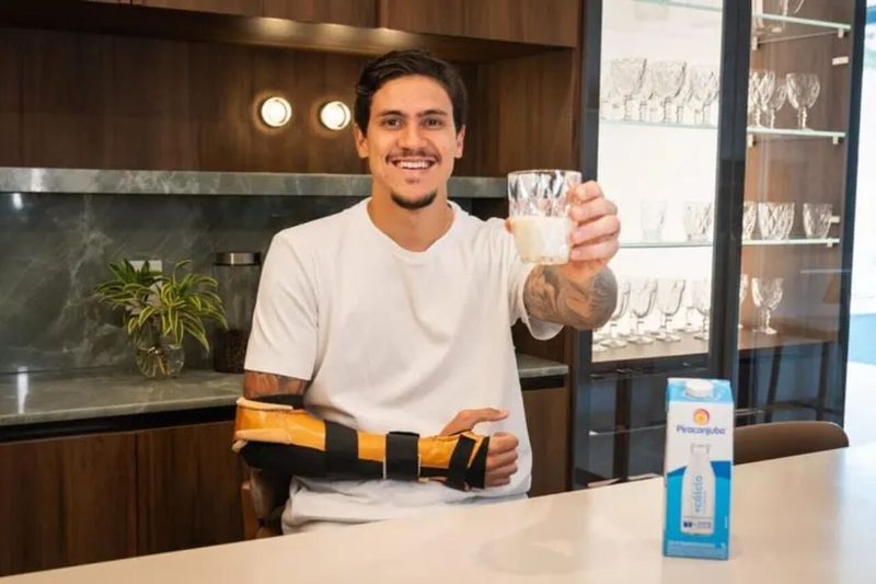 Pedro responde a jornalista com humor e ação publicitária em meio à recuperação