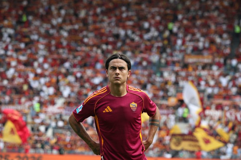 Brutte notizie per la Roma: Dybala out per tre settimane per lesione muscolare