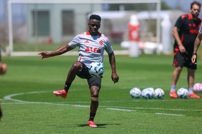 Internacional busca fim da seca de gols para vencer o Vitória em confronto decisivo