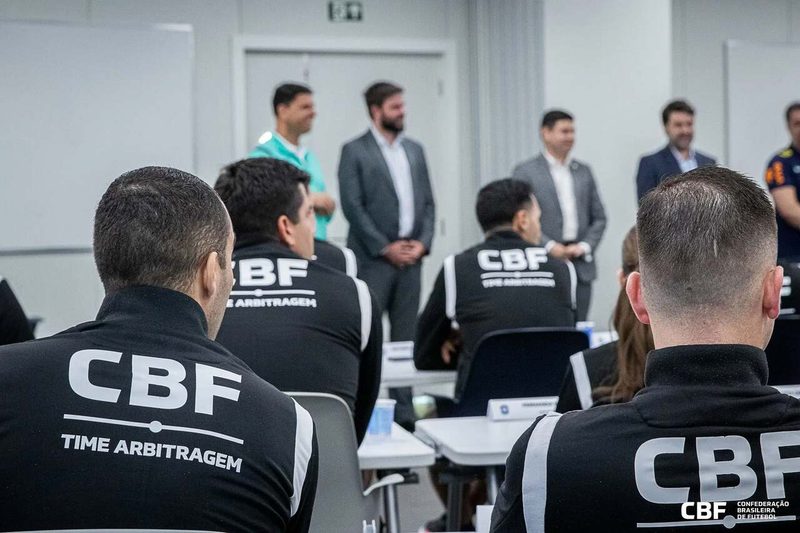 CBF promove reunião inaugural do Grupo de Trabalho de Arbitragem com clubes e federações