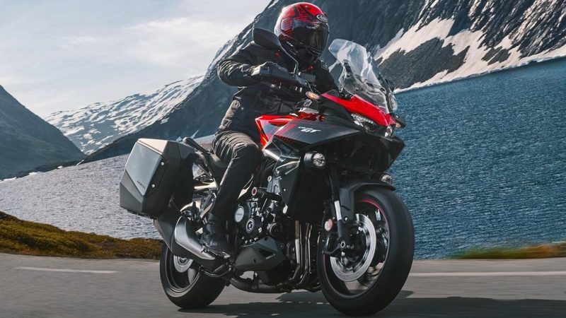 Honda presenta la CB1000GT: sportiva e tourer in un'unica moto