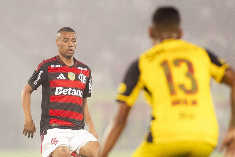 De la Cruz busca se firmar no Flamengo durante recuperação de Jorginho