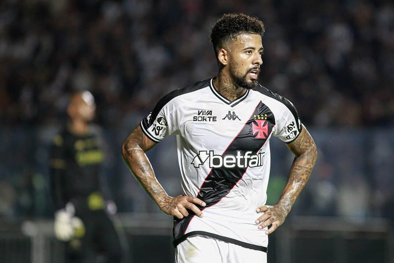 Futuro de Paulinho no Vasco se torna incerto após ostracismo e poucas oportunidades