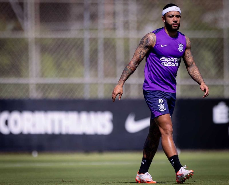 Mudança de postura: Memphis Depay se posiciona após gravidez ser revelada