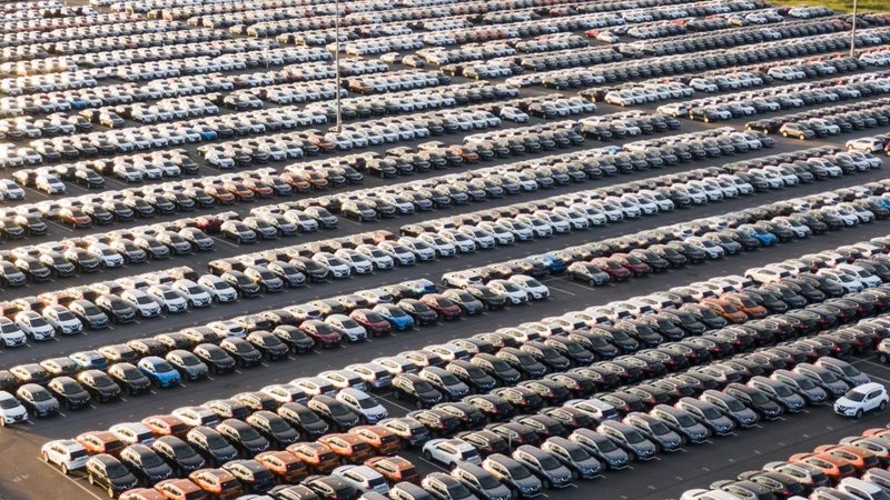 Stallo del mercato auto italiano a ottobre: immatricolazioni in calo dello 0,6%