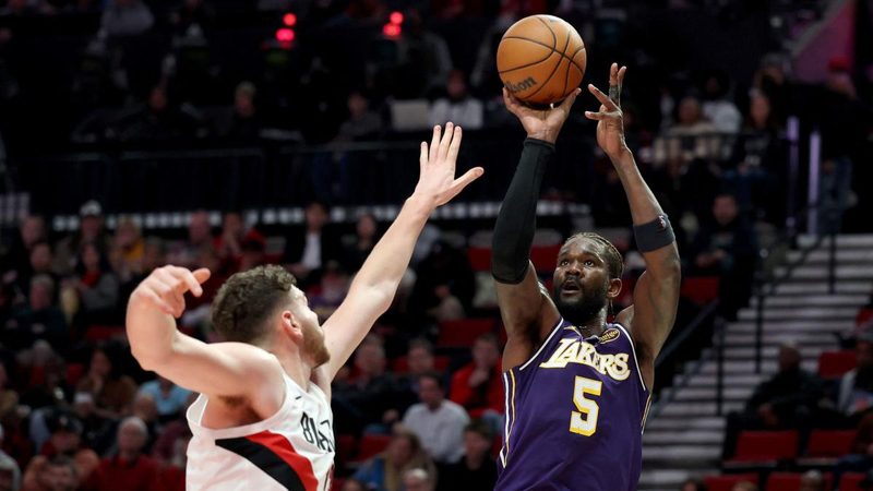 Giannis trascina i Bucks, i Lakers vincono senza Doncic e Reaves, Morant delude