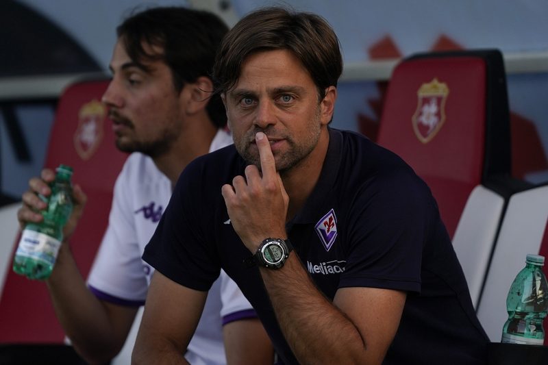Daniele Galloppa guida la Fiorentina contro il Genoa: futuro allenatore in discussione