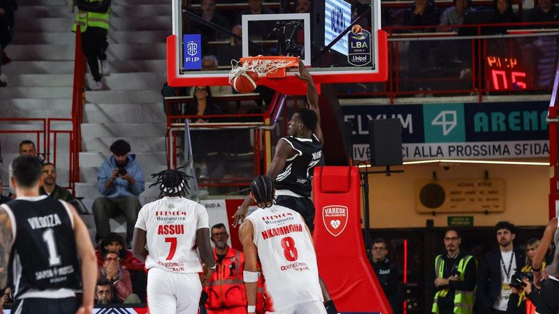 La Virtus trionfa a Varese grazie a Vildoza e conquista la vetta della classifica