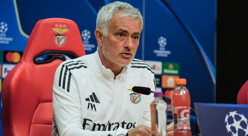 José Mourinho confia no Benfica e pede apoio da torcida para duelo decisivo
