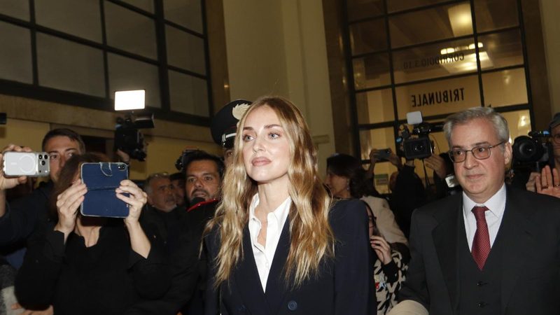 Chiara Ferragni in tribunale: eleganza e determinazione in un momento difficile