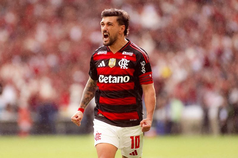 Arrascaeta se aproxima de marca histórica em partida contra o São Paulo