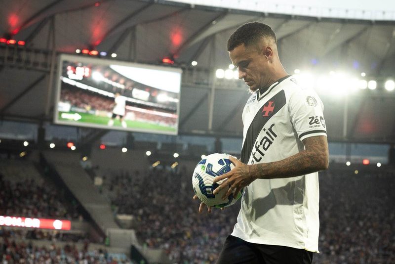 Coutinho revela desejo de encerrar carreira e recebe apoio de Diniz no Vasco