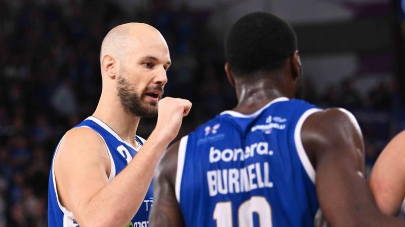 Brescia conquista il primato grazie a un super Bilan contro Milano