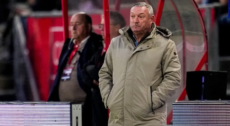 Treinador do Utrecht destaca seriedade do FC Porto e confiança em Farioli