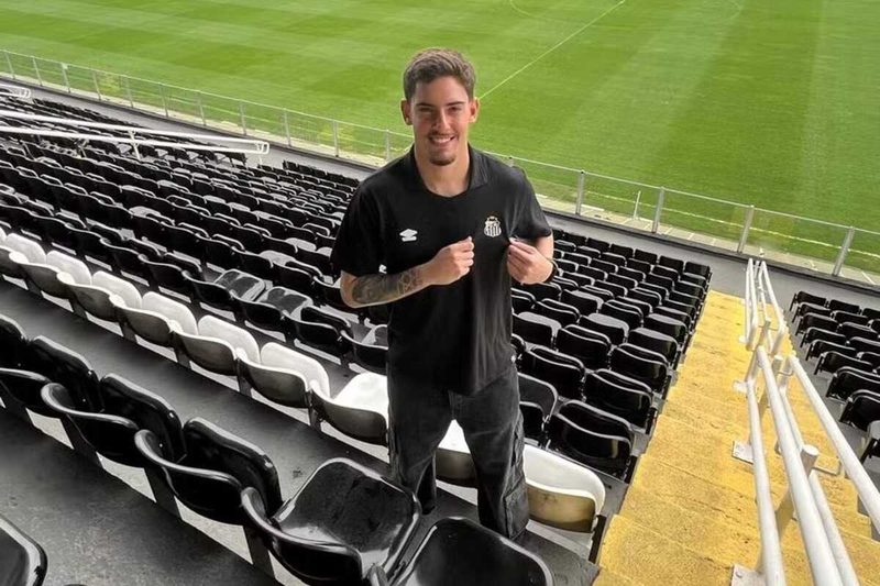 Goleiro Thiago Parente processa Santos por desistência e pede R$ 227 mil de indenização