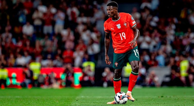Nuno Mendes ficará de fora da seleção portuguesa por conta de lesão no joelho